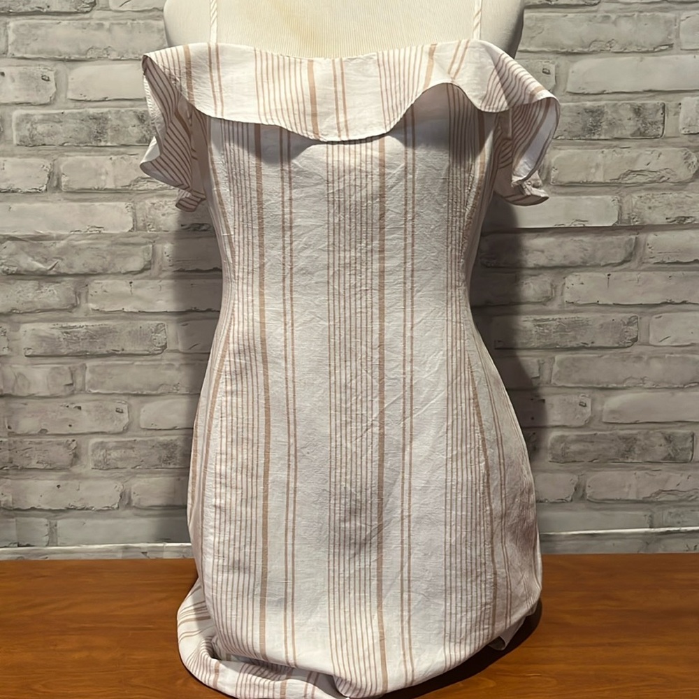 Forever 21 contemporary spaghetti strap mini sundress white beige striped cute
